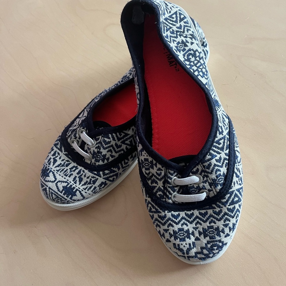 🌸 5/$20 - Size 7 - Canvas Sneakers - Worn Once